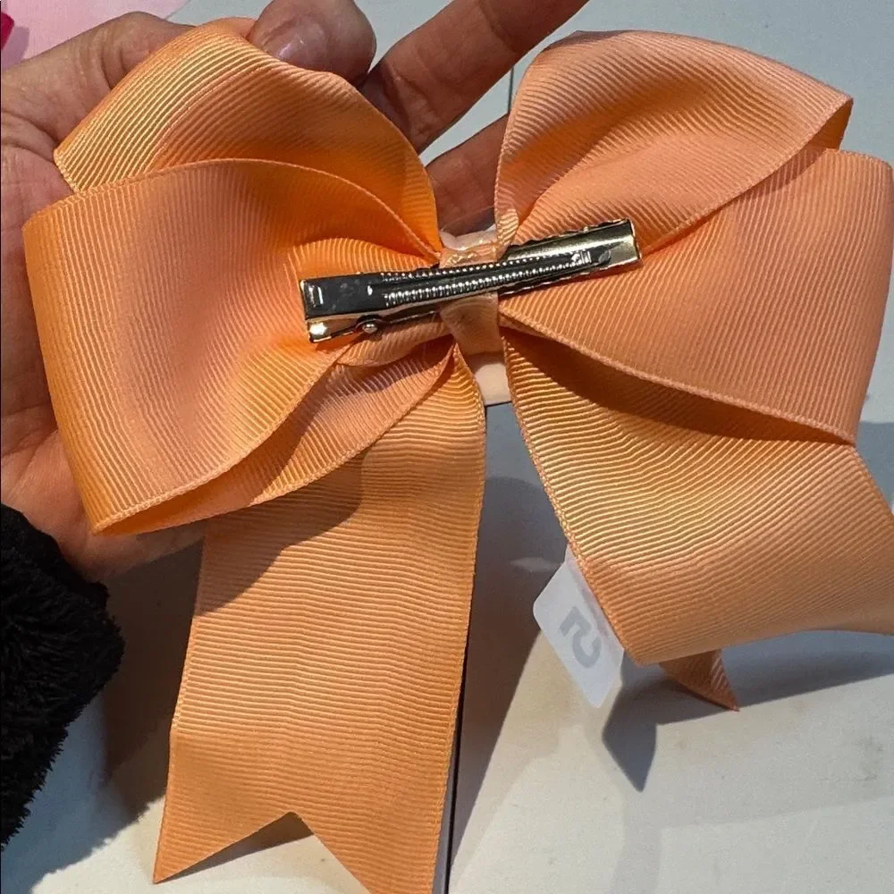 1045 Peach Color Hello Kitty Aligator Clip Hair Bow
